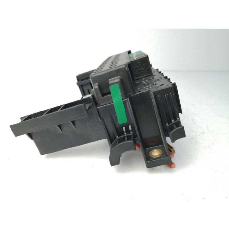 CAJA RELES / FUSIBLES