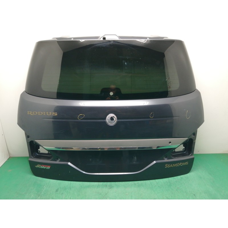 Recambio de porton trasero para ssangyong rodius 2.7 turbodiesel cat referencia OEM IAM  OBSERVAR FOTOS 