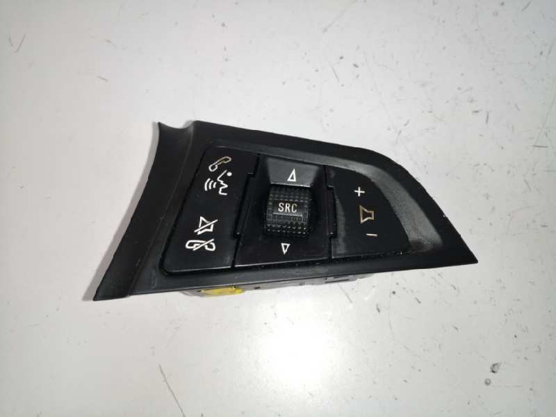 Recambio de mando volante para opel meriva b 1.6 cdti dpf referencia OEM IAM 13268686 LADO DERECHO 