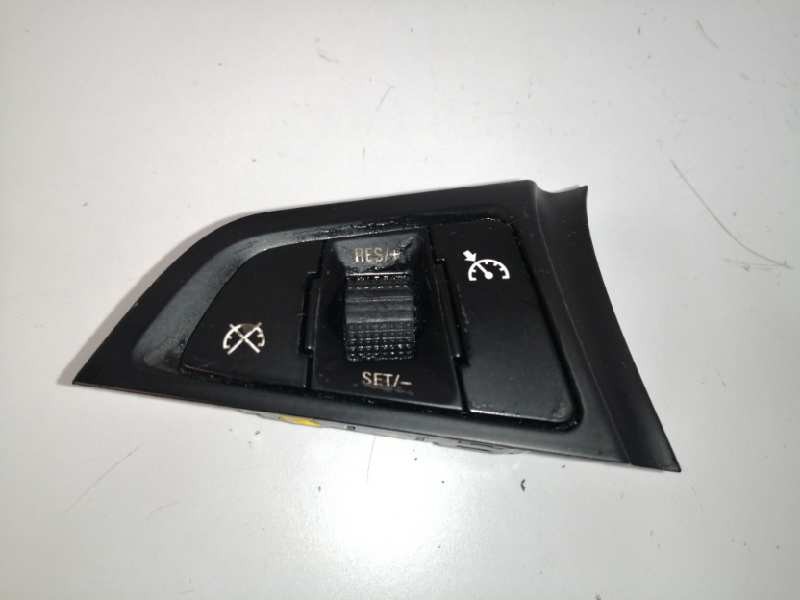 Recambio de mando volante para opel meriva b 1.6 cdti dpf referencia OEM IAM 13352971 LADO IZQUIERDO 