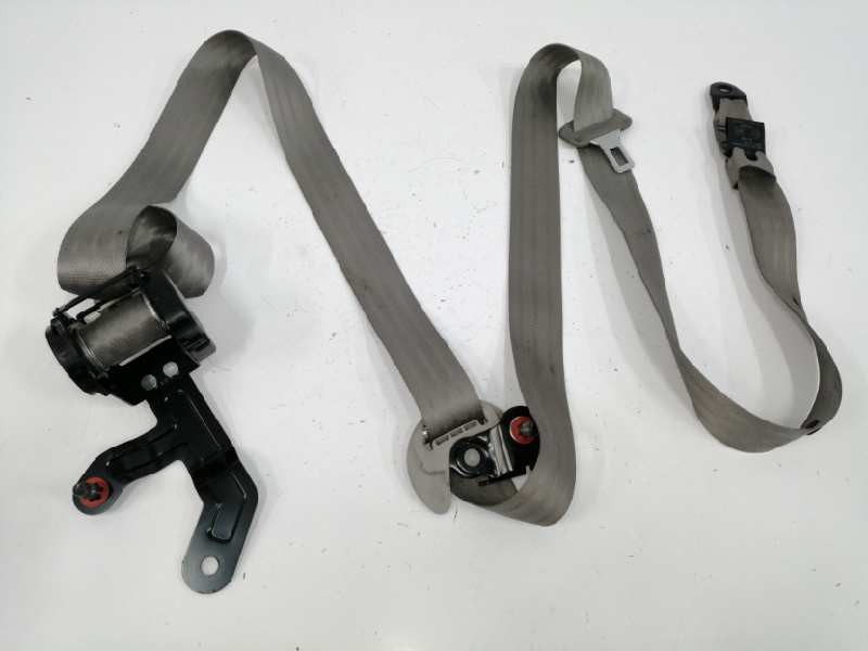 Recambio de cinturon seguridad trasero derecho para kia carnival 2.9 crdi cat referencia OEM IAM 898204D130 TERCERA FILA Recambio de cinturon seguridad trasero derecho para kia carnival 2.9 crdi cat referencia OEM IAM 898204D130 TERCERA FILA