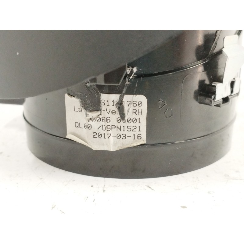 REJILLA AIREADORA LADO DERECHO