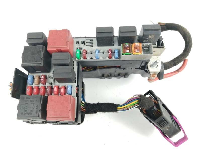 Recambio de caja reles / fusibles para opel corsa d opc referencia OEM IAM 13292736  