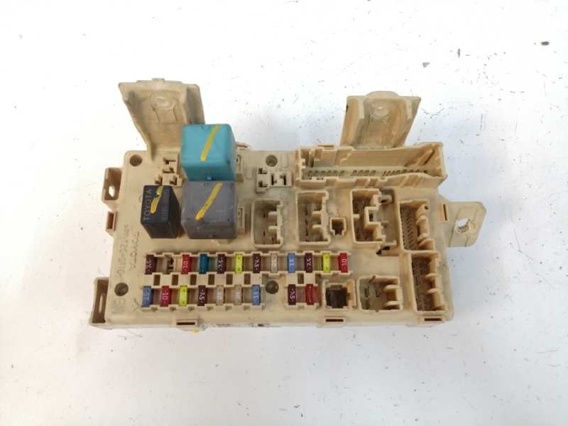 Recambio de caja reles / fusibles para toyota avensis berlina (t25) 2.0 turbodiesel cat referencia OEM IAM 82641CA010F  