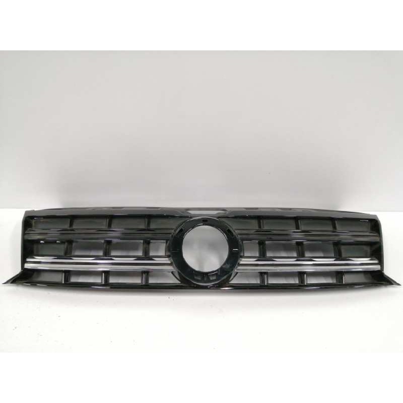 Recambio de rejilla delantera para volkswagen amarok comfortline doublecab 4motion referencia OEM IAM 2H6853651B  