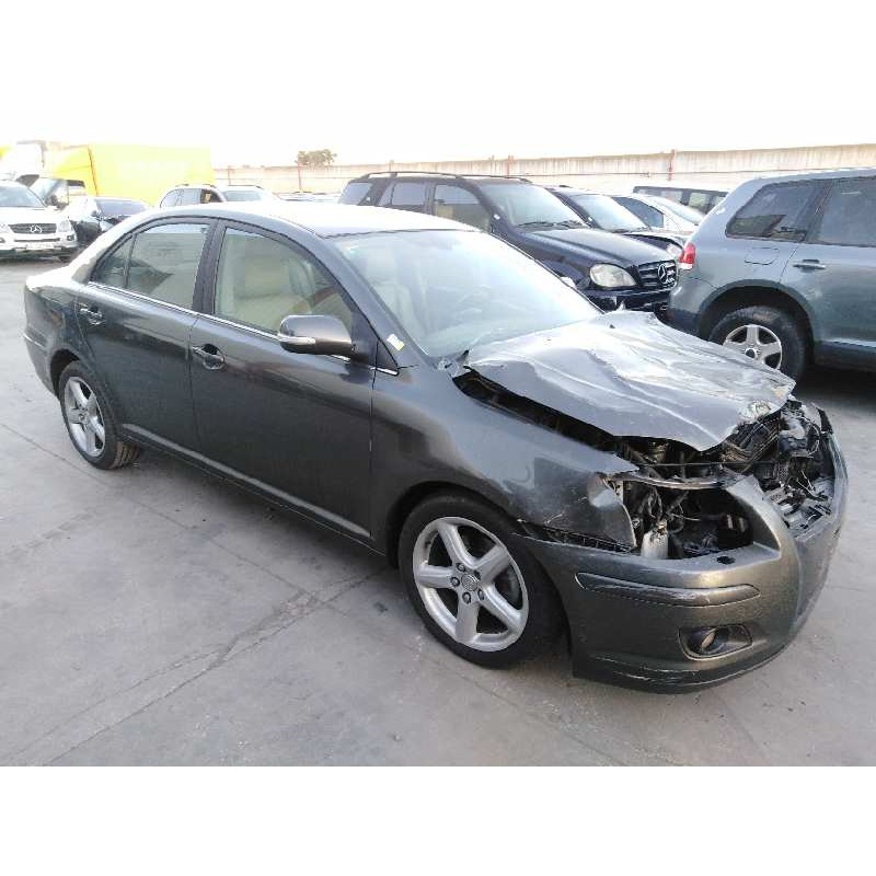TOYOTA AVENSIS BERLINA (T25)