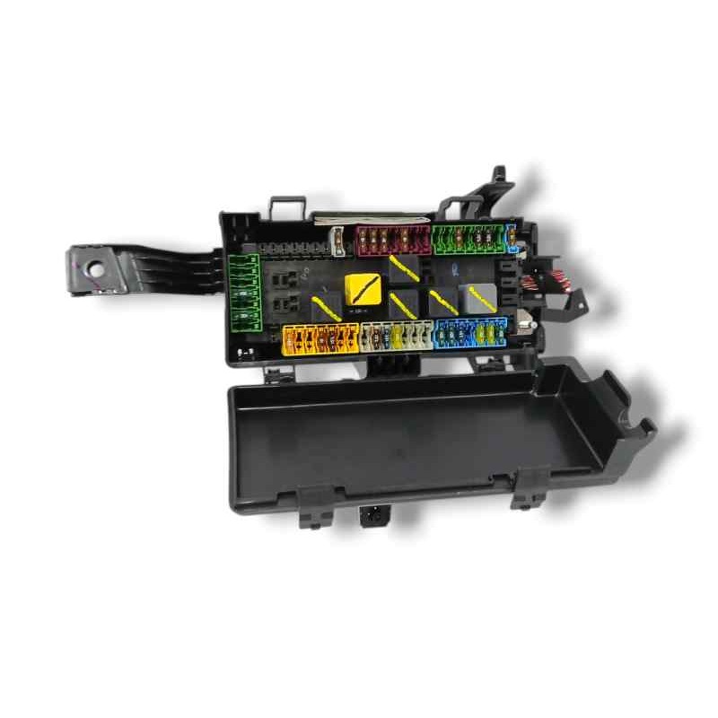 CAJA RELES / FUSIBLES