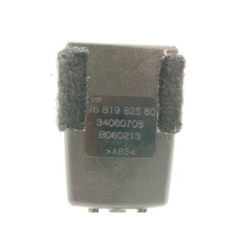 Recambio de enganche cinturon derecho para peugeot 5008 1.2 12v e-thp referencia OEM IAM 9681982580 TRASERO 34061425A