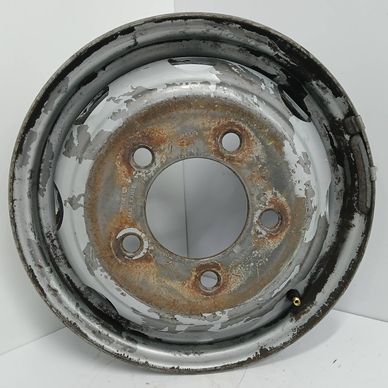 Recambio de llanta para nissan trade 100 3.0 turbodiesel referencia OEM IAM 081050133C 5JX15H2 5H 5X160