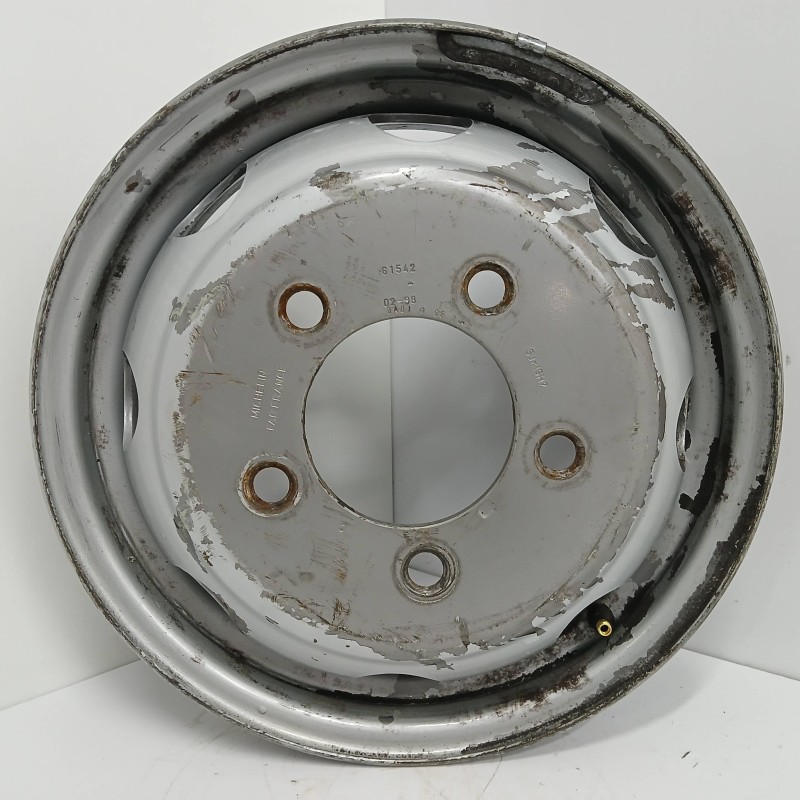 Recambio de llanta para nissan trade 100 3.0 turbodiesel referencia OEM IAM 081050133C 5JX15H2 5H 5X160