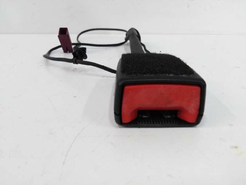 Recambio de enganche cinturon derecho para ford focus lim. (cb8) 1.0 ecoboost cat referencia OEM IAM BM5161208ABW 620392200B 