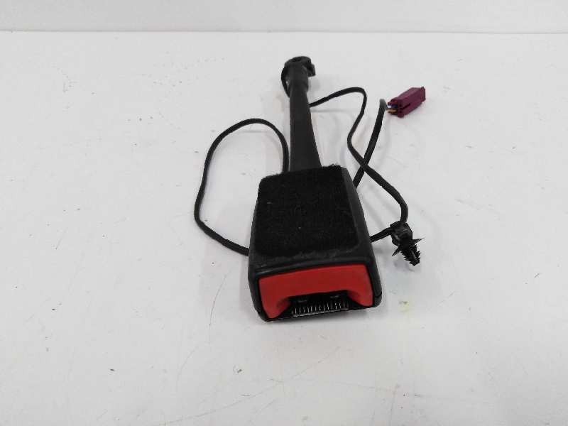 Recambio de enganche cinturon izquierdo para ford focus lim. (cb8) 1.0 ecoboost cat referencia OEM IAM BM5161209ABW 620392100B 