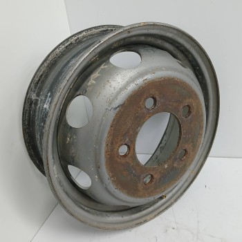 Recambio de llanta para nissan trade 100 3.0 turbodiesel referencia OEM IAM 081050133C 5JX15H2 5H 5X160