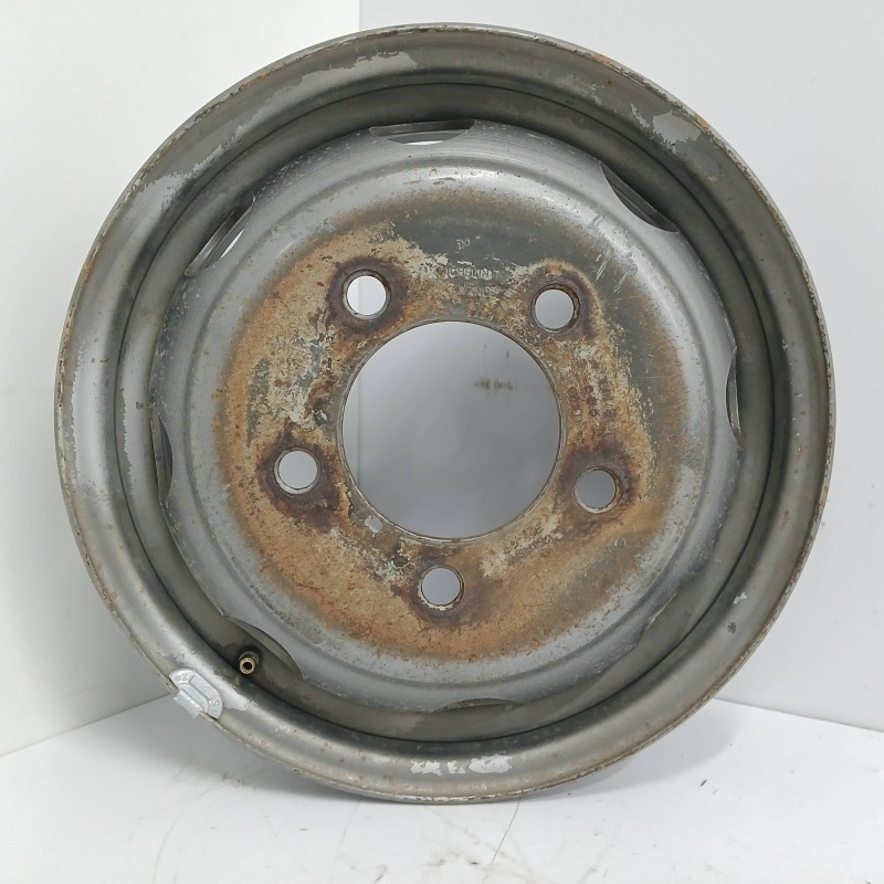 Recambio de llanta para nissan trade 100 3.0 turbodiesel referencia OEM IAM 081050133C 5JX15H2 5H 5X160