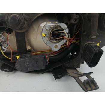 Recambio de faro derecho para ford focus berlina (cap) 1.8 tdci turbodiesel cat referencia OEM IAM 4M5113W029JC RASCADO 