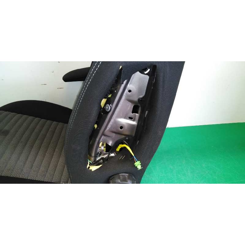 ASIENTO DELANTERO IZQUIERDO