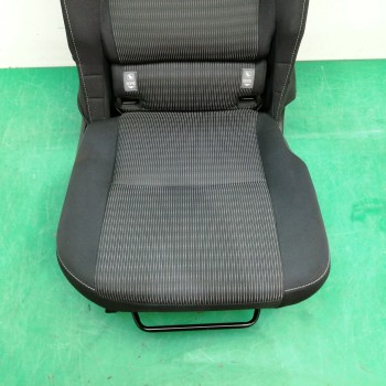 Recambio de asientos trasero derecho para toyota verso 1.8 16v cat referencia OEM IAM   