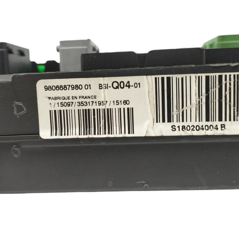 CAJA RELES / FUSIBLES S180204404B