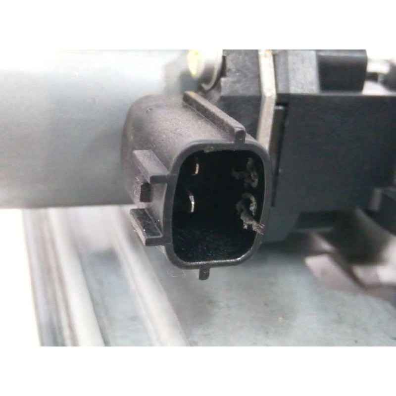 ELEVALUNAS DELANTERO IZQUIERDO