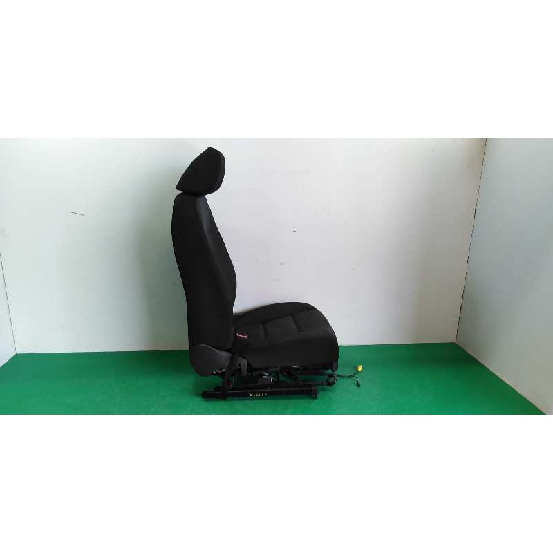 ASIENTO DELANTERO IZQUIERDO