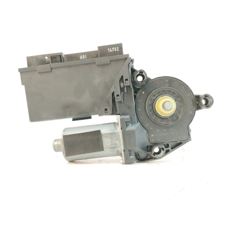 MOTOR ELEVALUNAS TRASERO DERECHO 5WK45676KBF