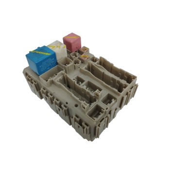 Recambio de caja reles / fusibles para toyota verso 1.6 16v cat referencia OEM IAM 827300F290 350914B18 