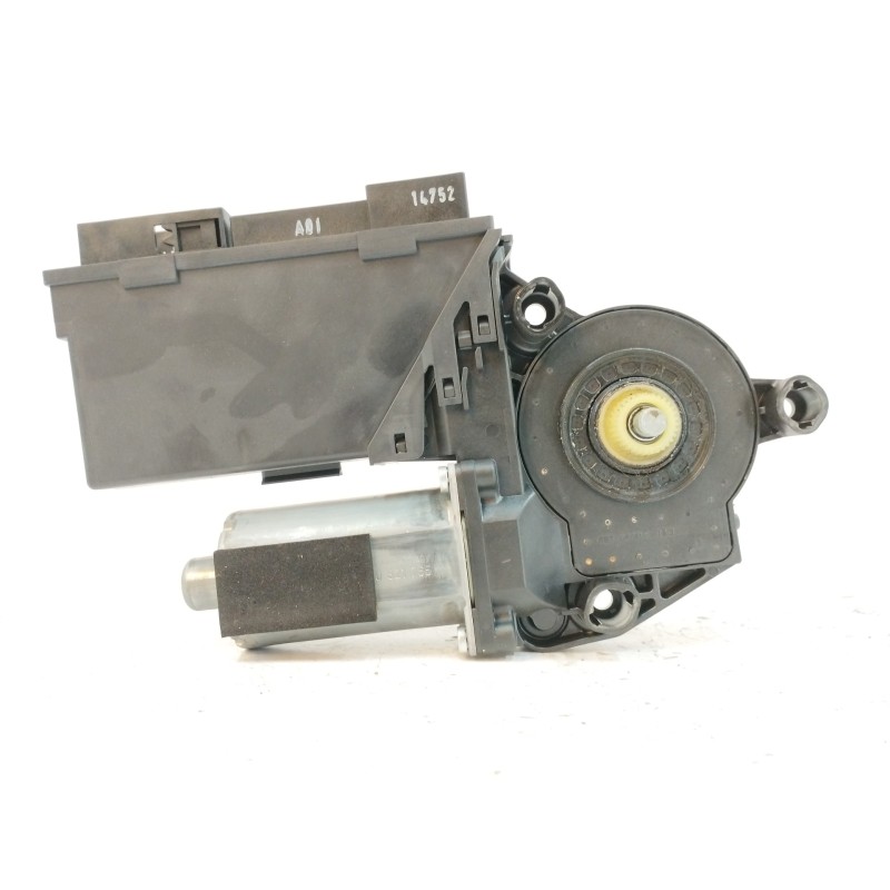 MOTOR ELEVALUNAS DELANTERO DERECHO 5WK45672KBF