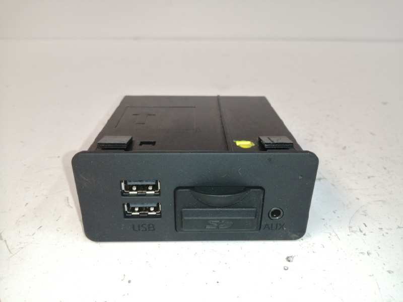 Recambio de modulo electronico para mazda 3 lim. () style referencia OEM IAM BHP1669U0 AUXILIAR, USB, SD 