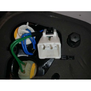 Recambio de piloto trasero derecho interior para kia rio 1.2 cat referencia OEM IAM 924041W2  