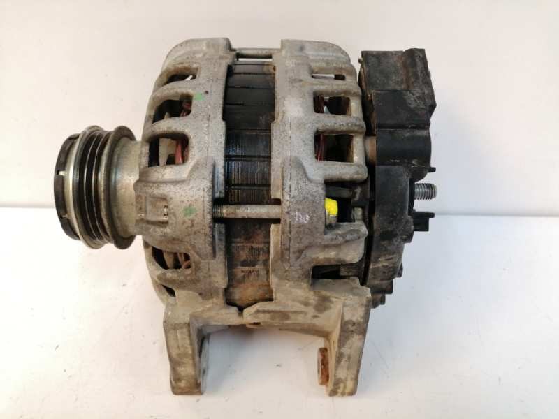 Recambio de alternador para dacia sandero 1.2 16v cat referencia OEM IAM 231008386R F000BL0457 Recambio de alternador para dacia sandero 1.2 16v cat referencia OEM IAM 231008386R F000BL0457
