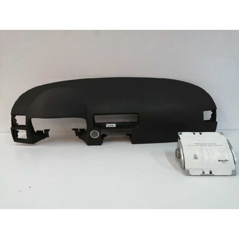 Recambio de salpicadero para volvo s40 berlina 2.0 diesel cat referencia OEM IAM 39889251 30722599 8623350