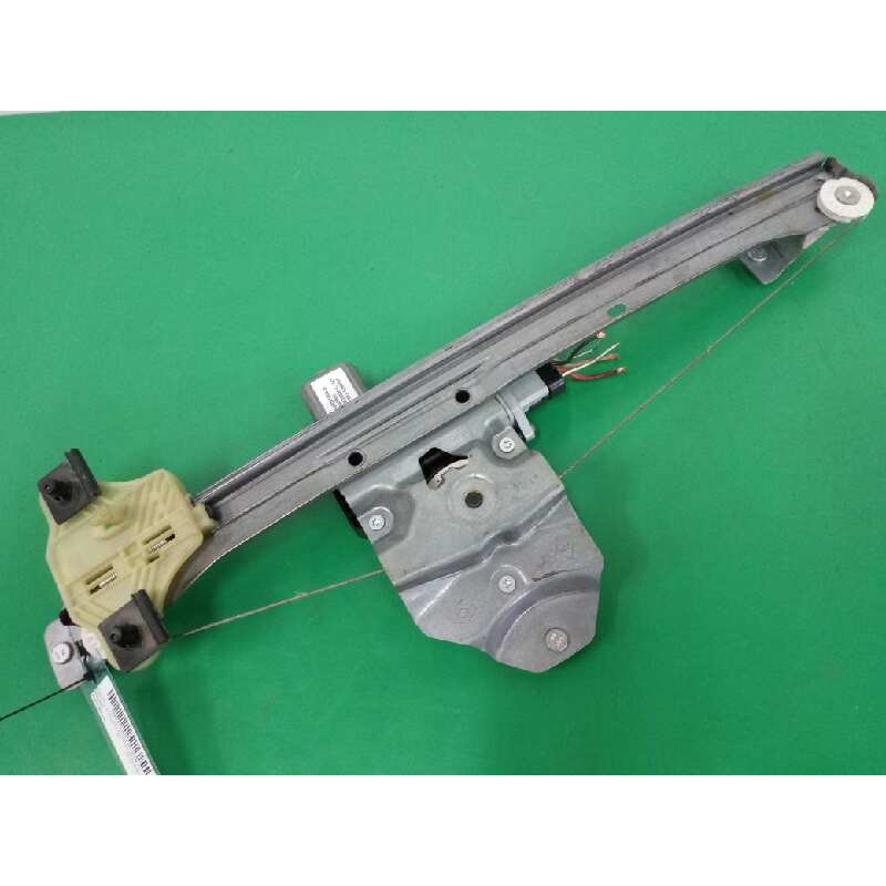 ELEVALUNAS DELANTERO IZQUIERDO 807018534R