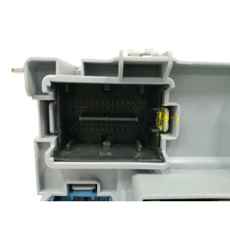 CAJA RELES / FUSIBLES