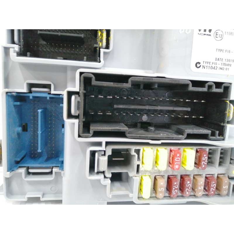 CAJA RELES / FUSIBLES
