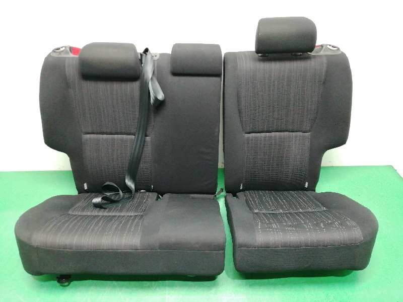 Recambio de asientos traseros para toyota auris 2.0 d-4d cat referencia OEM IAM   