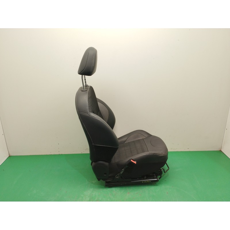 ASIENTO DELANTERO IZQUIERDO