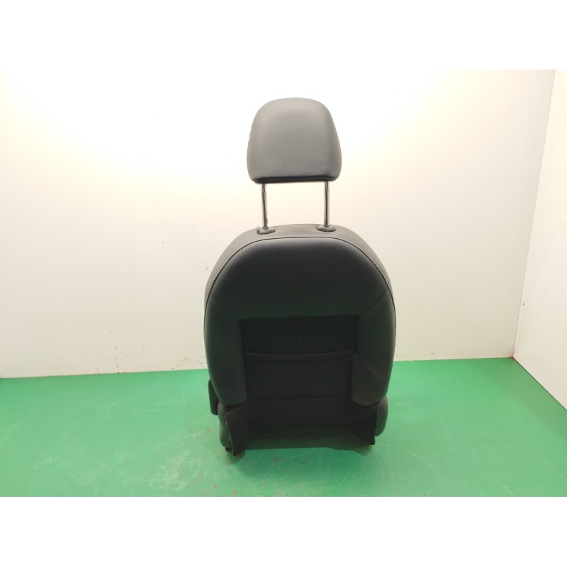ASIENTO DELANTERO IZQUIERDO