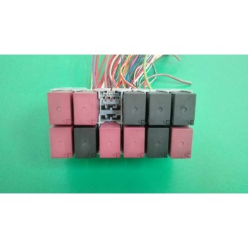 CAJA RELES / FUSIBLES 51882145 