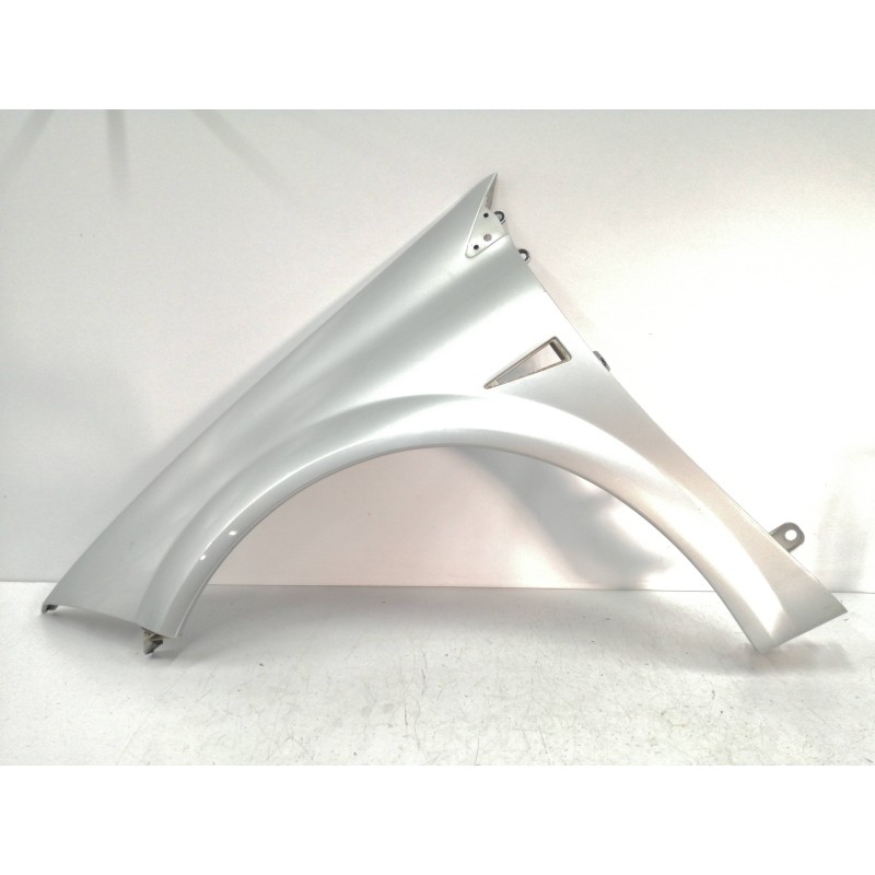 Recambio de aleta delantera izquierda para renault megane ii classic berlina 1.9 dci diesel fap referencia OEM IAM 8200495402  