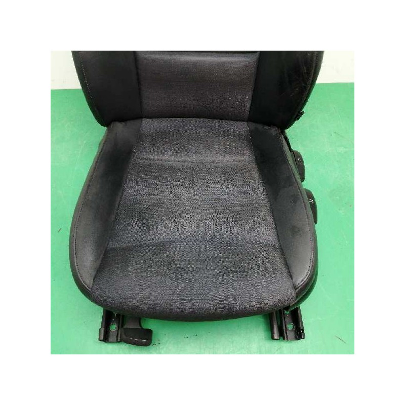 ASIENTO DELANTERO IZQUIERDO