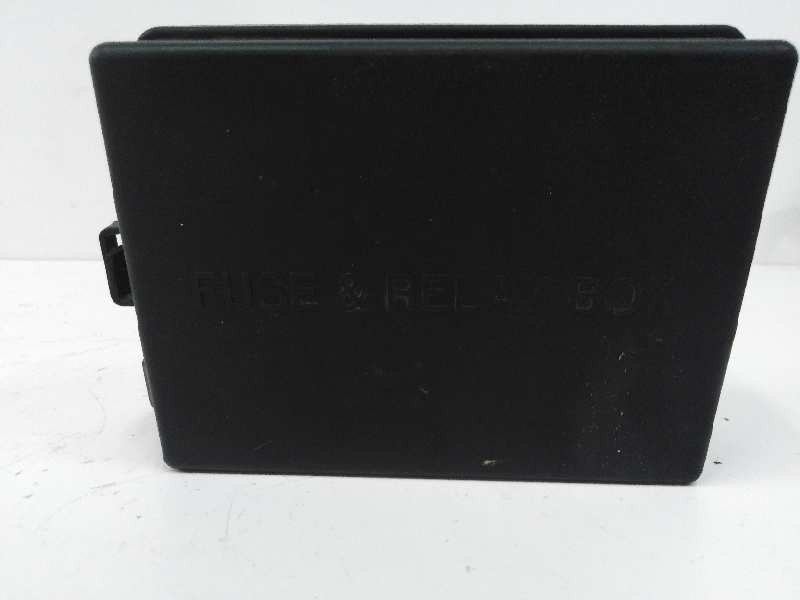 Recambio de caja reles / fusibles para kia carens 2.0 crdi ex monovolumen referencia OEM IAM 04204N  