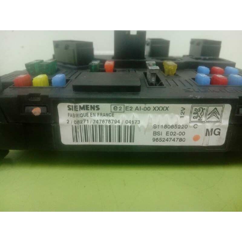 CAJA RELES / FUSIBLES S118085220