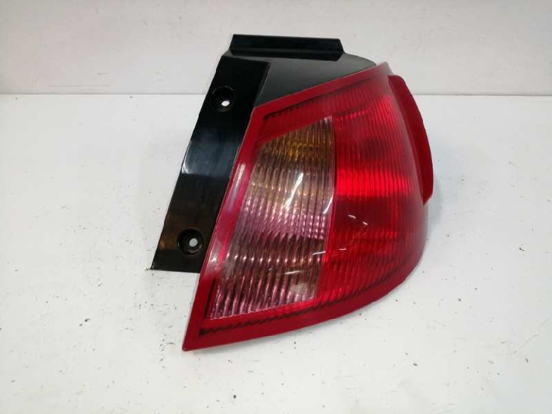 Recambio de piloto trasero derecho para mitsubishi colt berlina 3 (cz) 1.3 cat referencia OEM IAM MR957366  