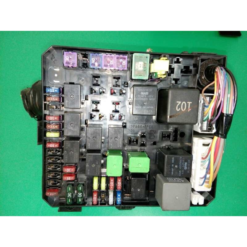 CAJA RELES / FUSIBLES
