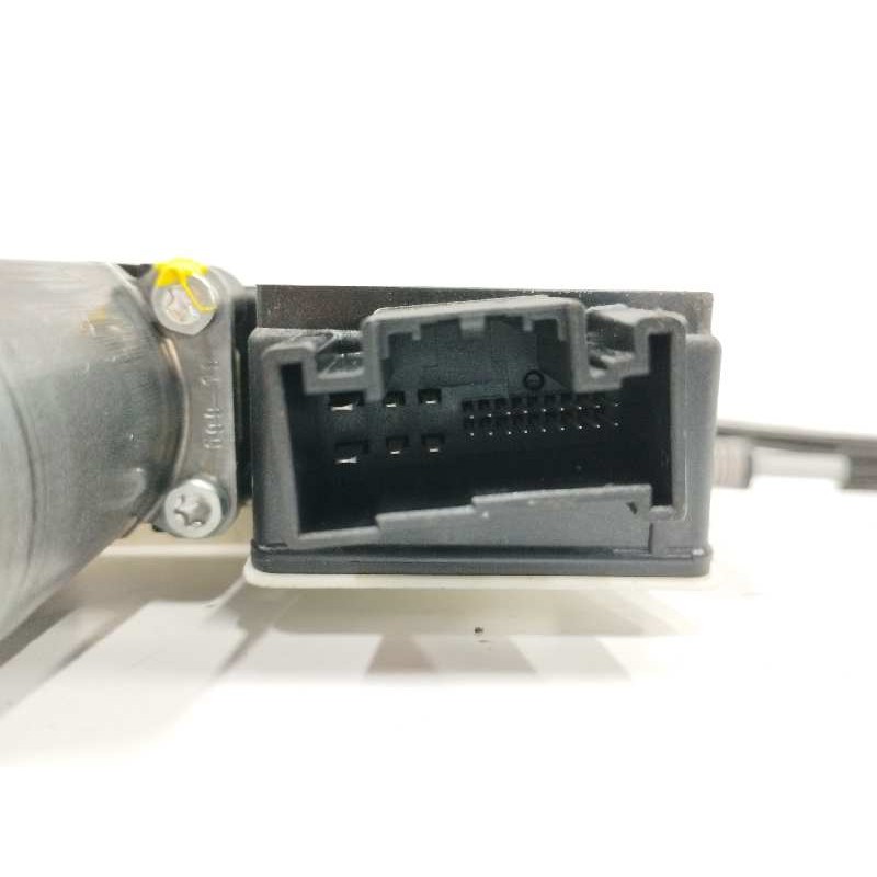 ELEVALUNAS DELANTERO IZQUIERDO 2Q1959405B