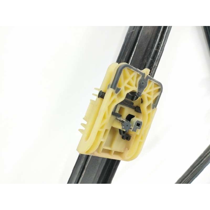 ELEVALUNAS DELANTERO DERECHO 2Q1959406B