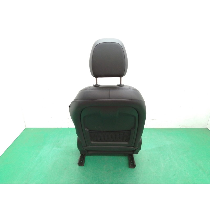 ASIENTO DELANTERO IZQUIERDO PROTECTOR SALTADO