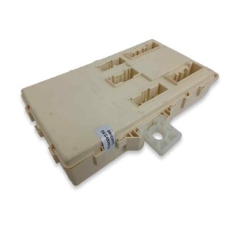 Recambio de caja reles / fusibles para ssangyong tivoli 1.5 g15dtf referencia OEM IAM 8215335041  