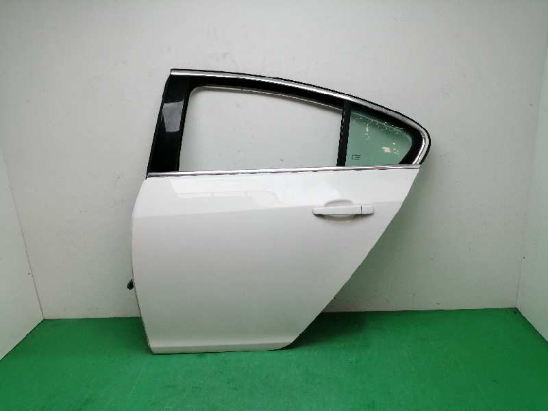 Recambio de puerta trasera izquierda para opel insignia berlina 2.0 16v cdti referencia OEM IAM 124324  