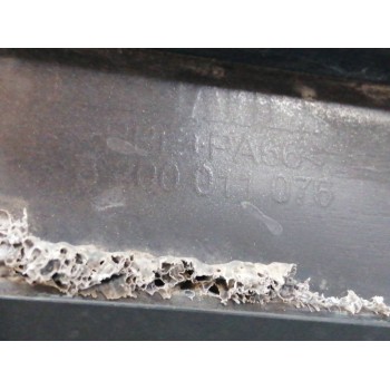 Recambio de aleta delantera izquierda para renault megane ii berlina 3p 1.6 16v referencia OEM IAM 8200011076  